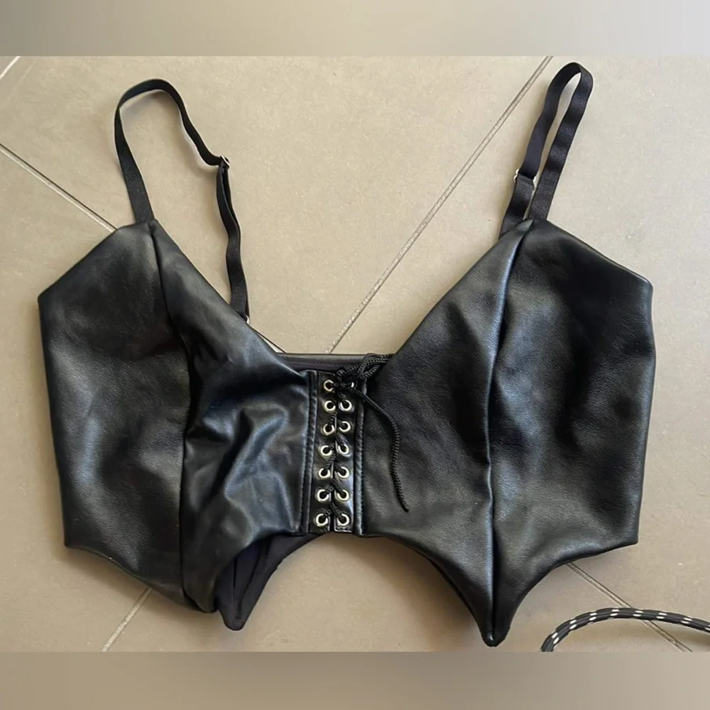 BlackMilk Clothing - Creature of the Night Crop - Size S - SAMPLE - Picture 2 of 5